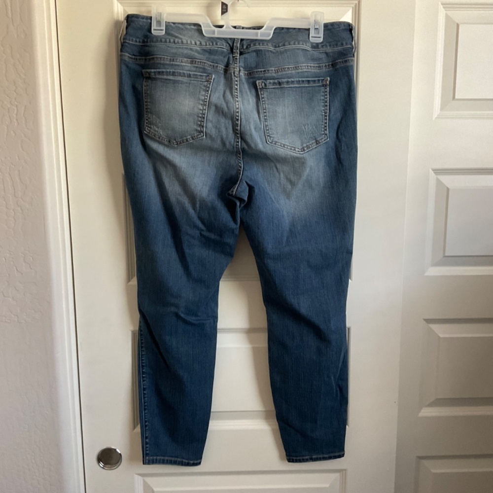 Torrid Lightly Distressed Jeggings -‎ Size 20 - Picture 5 of 9